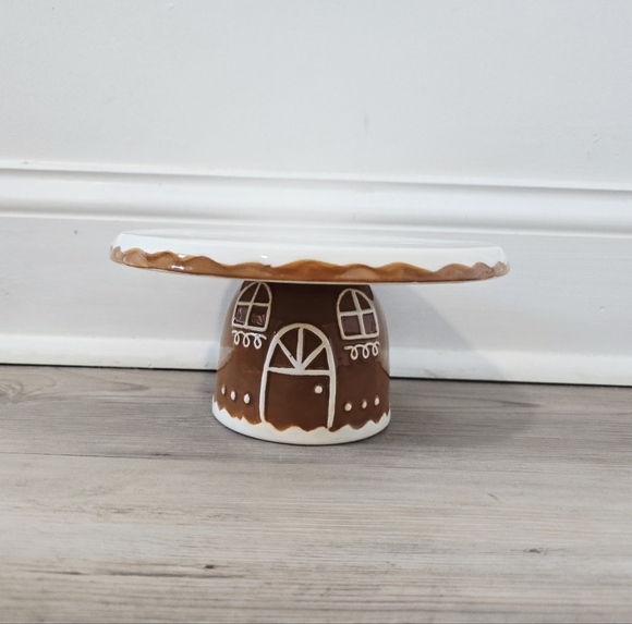 Target Bullseye Playground Christmas 2025 Ceramic Gingerbread Cake Stand - Picture 2 of 8